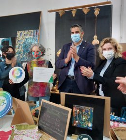 María Jurado recibe la 'Carta de Maestra Artesana' y el distintivo 'Andalucía, Calidad Artesanal' de la Junta