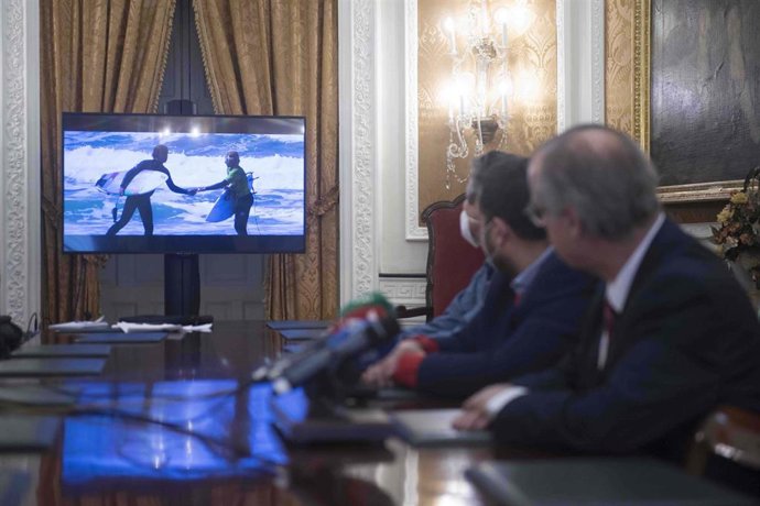 Presentación del acuerdo de colaboración entre la Diputación de Cádiz y la Federación Española de Surf.