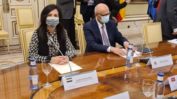 La consejera de Educación y Empleo, Esther Gutiérrez