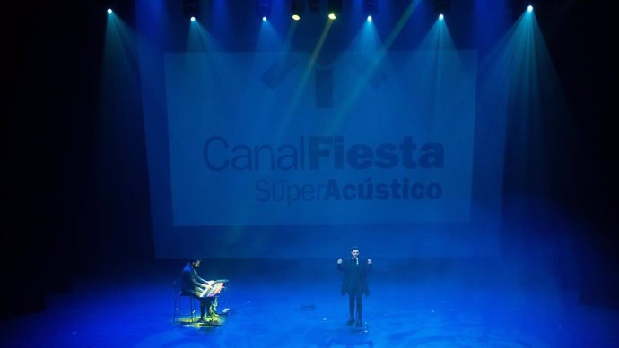 Una de las actuaciones del 'Súper Acústico' de Canal Fiesta Radio en el auditorio Nissan Cartuja.