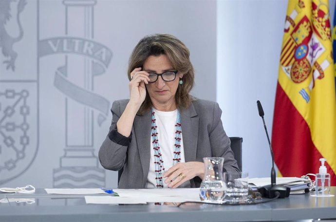 La vicepresidenta tercera y ministra para la Transición Ecológica y el Reto Demográfico, Teresa Ribera, interviene durante una rueda de prensa posterior al Consejo de Ministros en el complejo de la Moncloa, a 29 de marzo de 2022, en Madrid (España). 