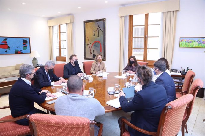 Reunión de representantes de la construcción y la promoción inmobiliaria con la presidenta del Govern, Francina Armengol.