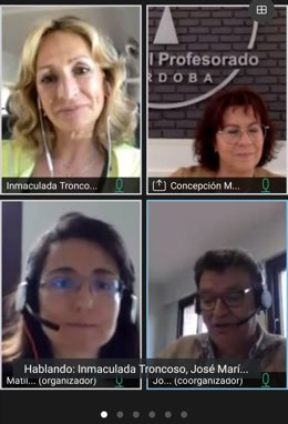 La delegada de Educación y Deporte, Inmaculada Troncoso (arriba a la dcha.), interviene en la Feria del Plurilingüismo 2022.