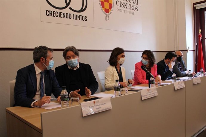 Debate organizado por el Centro de Enseñanza Superior (CES) Cardenal Cisneros con portavoces parlamentarios de PSOE y PP y representantes de asociaciones judiciales