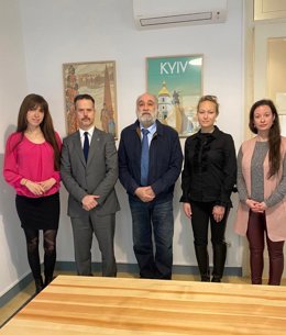 Representantes del Colegio de Psicología de la Comunitat Valenciana se reúnen con el cónsul honorario de Ucrania en la Comunitat, Pablo Gil