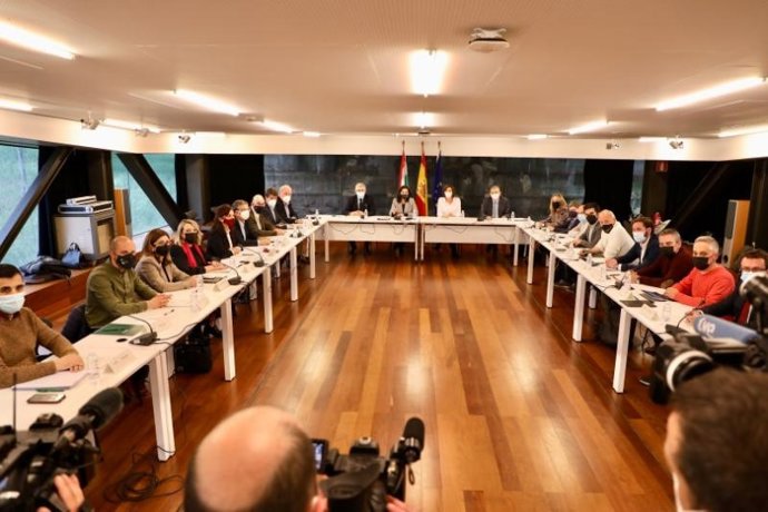 Reunión Gobierno de La Rioja con el Diálogo Social para abordar ayudas para efectos crisis Ucrania