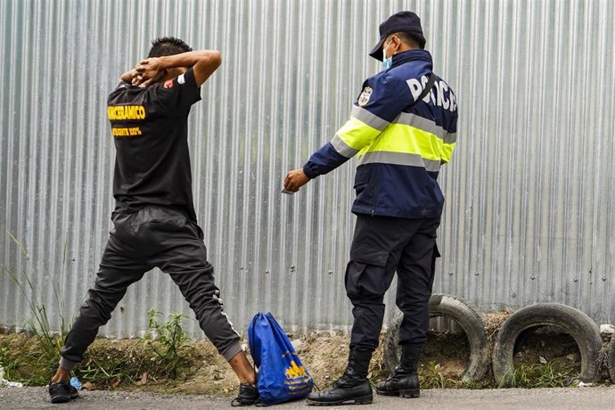 Un control policial en El Salvador