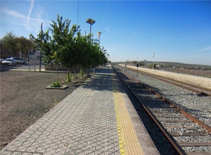 Andén de la estación ferroviaria de Arahal.