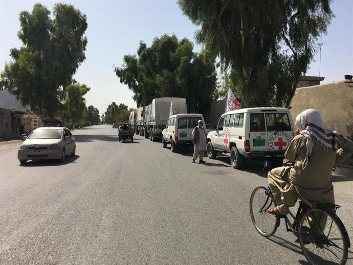Archivo - Varios vehículos del CICR en Afganistán