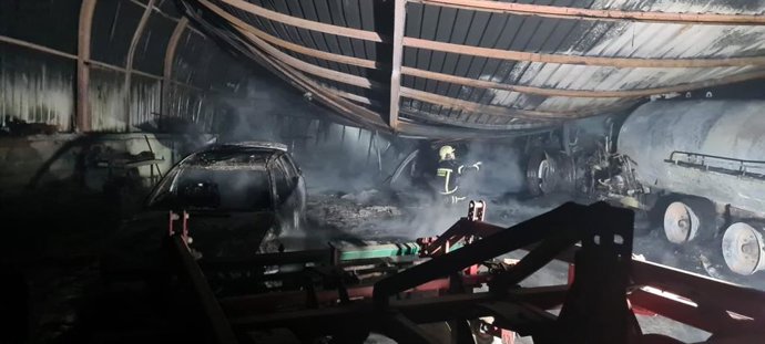 Incendio en una nave en Ajo