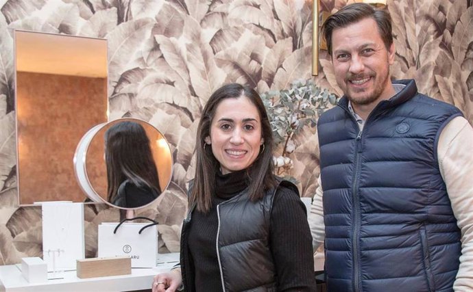 Cristina Aristoy y Paco Tormo, fundadores de la joyería online Singularu