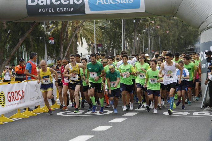 Atletas en la salida de una de las ediciones de la Carrera Solidaria María Auxiliadora de Las Palmas de Gran Canaria