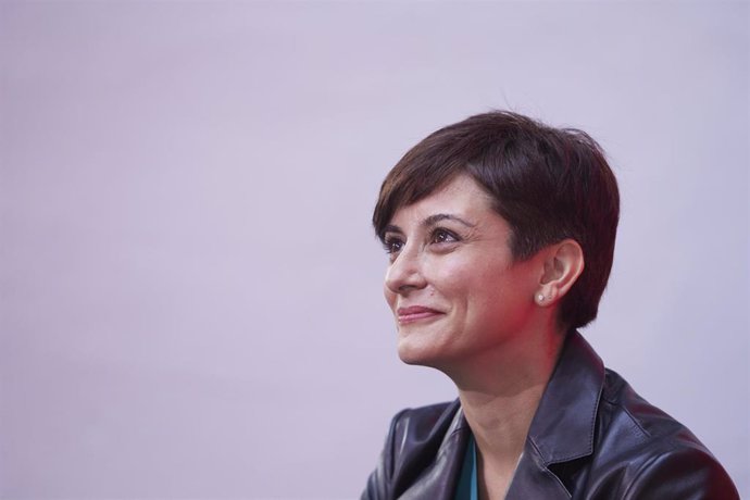 La ministra de Política Territorial y portavoz del Gobierno de España, Isabel Rodríguez, durante el encuentro en la Sede del PSOE-A, a 17 de marzo de 2022 en Sevilla (Andalucía, España)