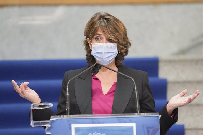 La fiscal General del Estado, Dolores Delgado, interviene en el acto conmemorativo del 40 Aniversario de aprobación del Estatuto Orgánico del Ministerio Fiscal, en el Atrio del Palacio de Justicia, a 7 de marzo de 2022, en Bilbao, País Vasco (España). 