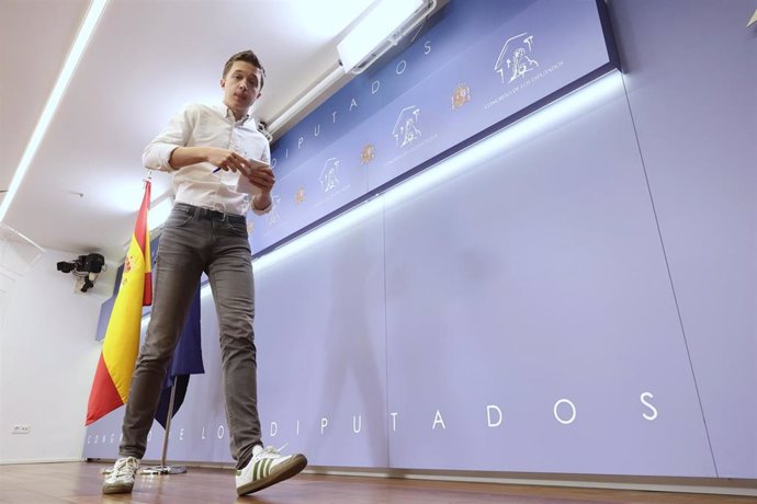 El líder de Más País, Íñigo Errejón, a su llegada a una rueda de prensa previa a una reunión de la Junta de Portavoces, en el Congreso de los Diputados, a 29 de marzo de 2022, en Madrid (España).