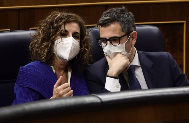 La ministra d'Hisenda, María Jesús Montero, i el ministre de la Presidència, Relacions amb les Corts i Memòria Democràtica, Félix Bolaños