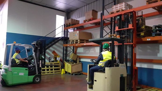 Trabajadores en un almacén