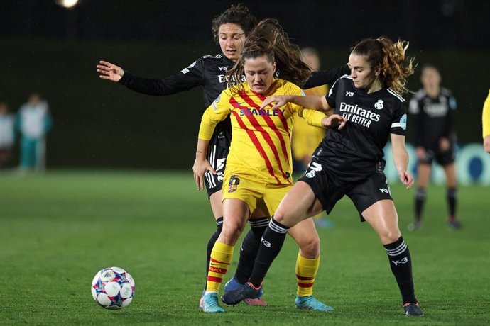 Claudia Pina of FC Barcelona and Teresa Abelleira of Real Madrid in action during the UEFA Women Champions League, quarter finals, football match played between Real Madrid and FC Barcelona at Alfredo Di Stefano stadium on March 22, 2022, in Madrid, Spa