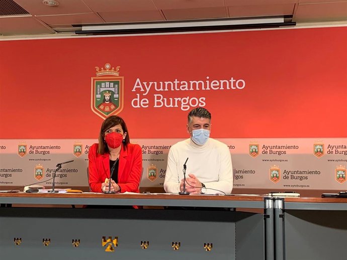 Los portavoces del equipo de Gobierno local del Ayuntamiento de Burgos Nuria Barrio y Vicente Marañón.