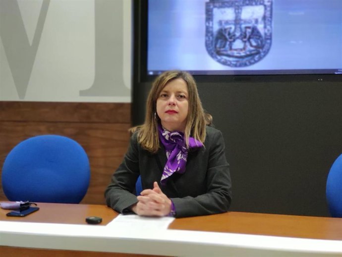 Archivo - La portavoz de Somos Oviedo, Ana Taboada, en rueda de prensa en una imagen de archivo.