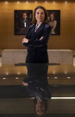 Archivo - La portavoz parlamentaria del PP, Cuca Gamarra, posa tras una entrevista con Europa Press, a 28 de diciembre de 2021, en Madrid, (España). Gamarra es portavoz del PP en el Congreso de los Diputados desde agosto de 2020.