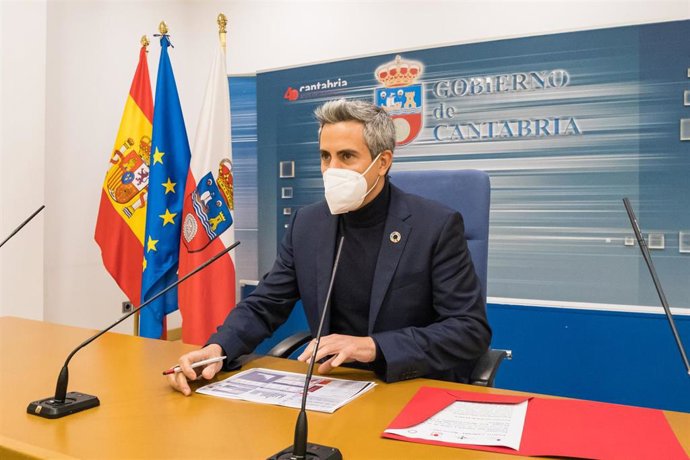 Archivo - El vicepresidente y consejero de Universidades, Igualdad, Cultura y Deporte, Pablo Zuloaga, informa, en rueda de prensa, de los acuerdos del Consejo de Gobierno