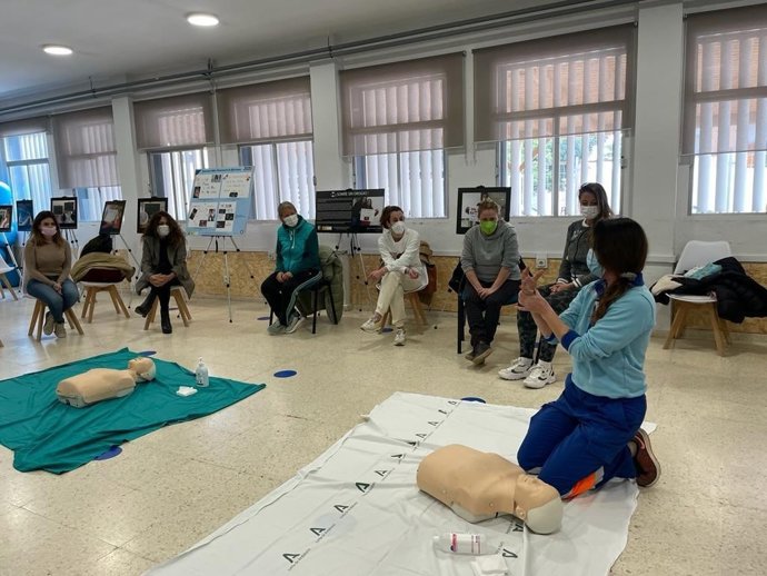 Curso de reanimación cardiopulmonar a profesores del IES Baelo Claudia.