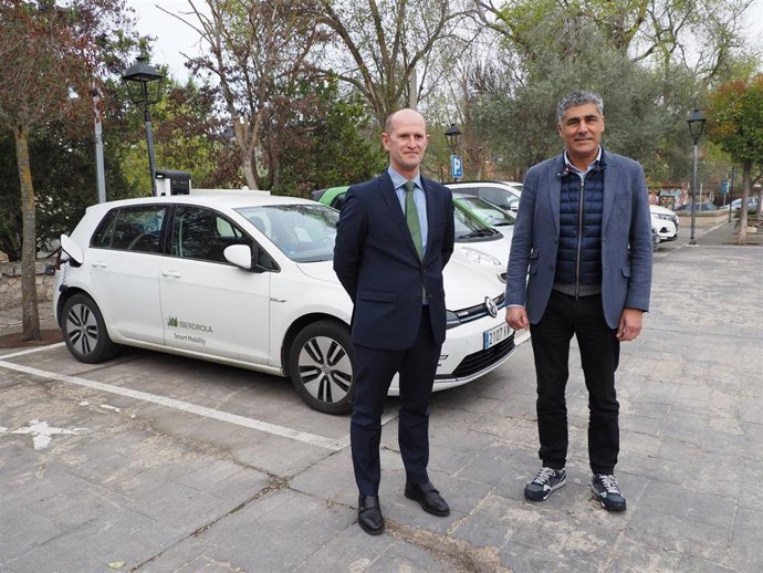 El Ayuntamiento De Simancas (Vadlladolid) E Iberdrola Se Unen En El Compromiso De "Lucha Contra El Cambio Climático Y La Movilidad Sostenible" Con La Puesta En Marcha De Los Primeros Puntos De Recarga Para Vehículos Eléctricos En La Localidad.