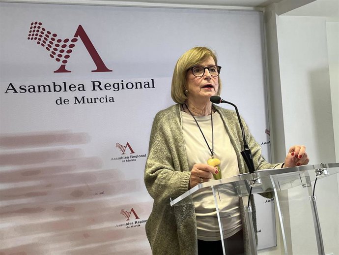 La presidenta de UNICEF Comité de Murcia, Amparo Marzal, tras intervenir en la Comisión especial de la Infancia y la Adolescencia de la Asamblea Regional