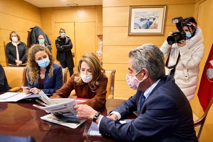 La ministra de Transportes, Raquel Sánchez, con el presidente cántabro, Miguel Ángel Revilla