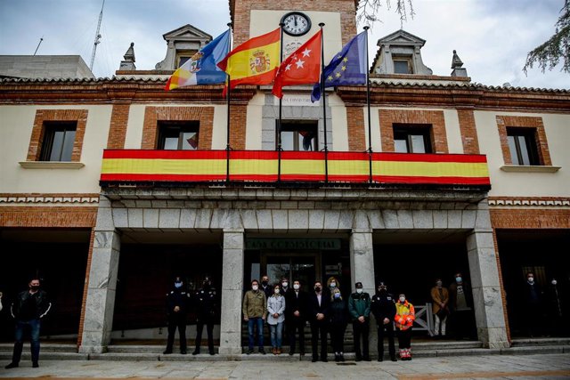Minuto de silencio en el Ayuntamiento de las Rozas