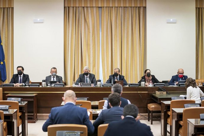 El presidente de la Corporación RTVE, José Manuel Pérez Tornero (3i), comparece en la Comisión Mixta de Control Parlamentario de la Corporación RTVE, en el Congreso de los Diputados, a 24 de marzo de 2022, en Madrid (España). Durante su intervención ha 