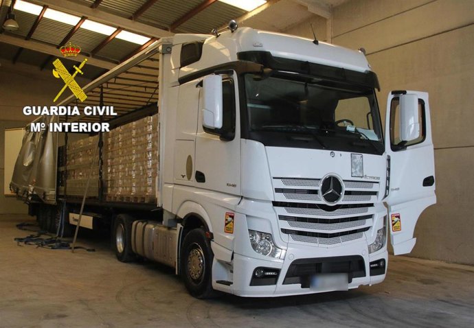 Camión con el que se iba a transportar la droga.