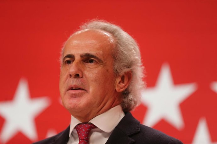 Archivo - El consejero de Sanidad de la Comunidad de Madrid, Enrique Ruiz Escudero, 