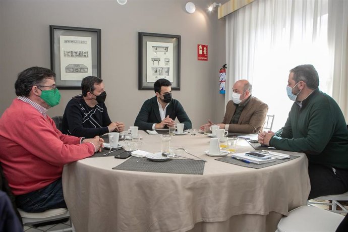 Reunión de miembros de Ciudadanos Extremadura con representantes de CSIF en la región