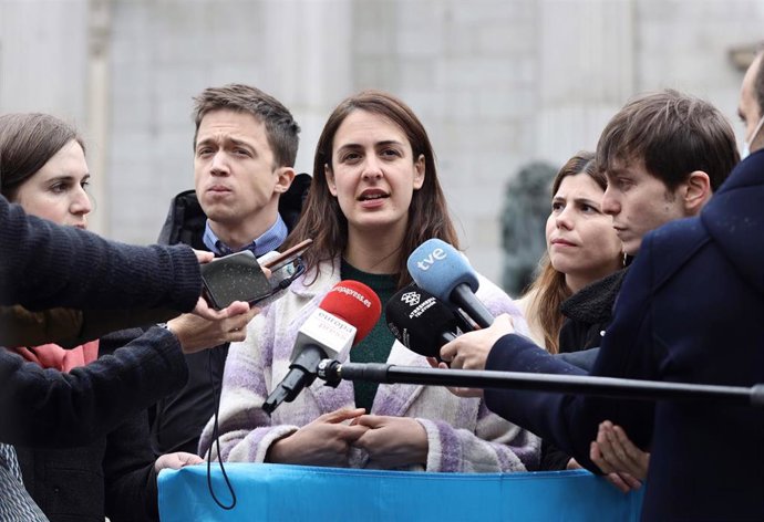 La portavoz de Más Madrid en el ayuntamiento de Madrid, Rita Maestre, interviene ante los medios de comunicación frente al Congreso de los Diputados 