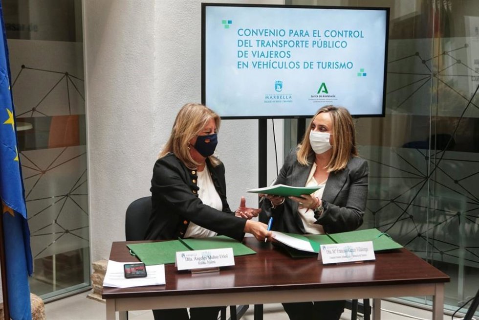 La alcaldesa de MArbella, Ángeles Muñoz, y la consejera de Fomento e Infraestructuras, Marifrán Carazo