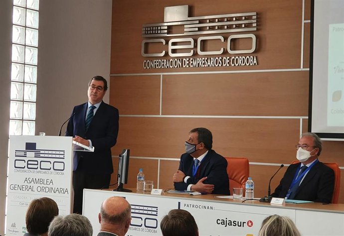 Garamendi interviene en la Asamblea General de la Confederación de Empresarios de Córdoba.