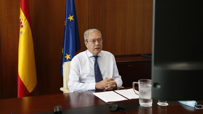 Archivo - El consejero de Transformación Económica, Industria, Conocimiento y Universidades, Rogelio Velasco, durante su intervención en la jornada organizada por Aiqbe.