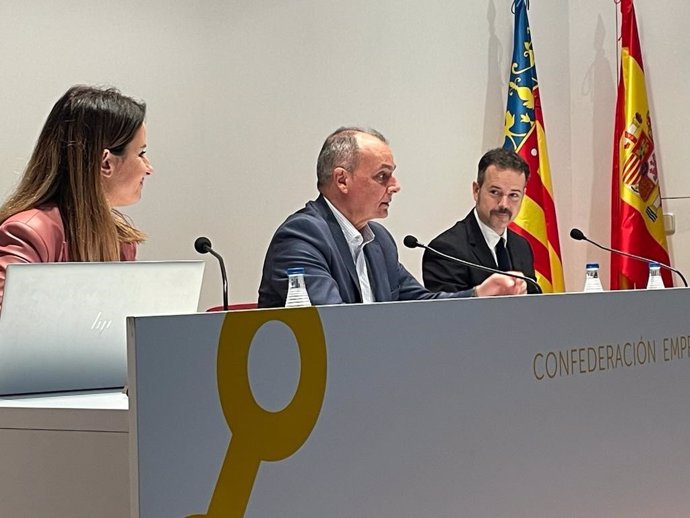 Reunión de la CEV con el cónsul de Ucrania