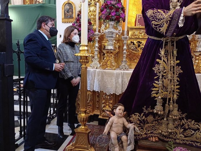 La delegada del Gobierno en Málaga, Patricia Navarro, visita la restauración de arte sacro en Almogía gracias a las ayudas de la Junta