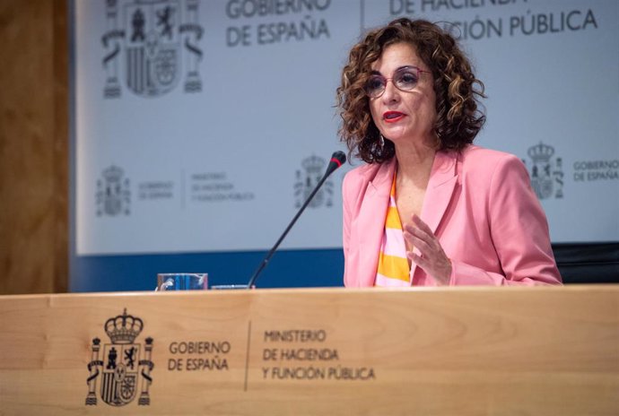 La ministra de Hacienda y Función Pública, María Jesús Montero, este jueves en rueda de prensa para presentar los datos de ejecución presupuestaria.