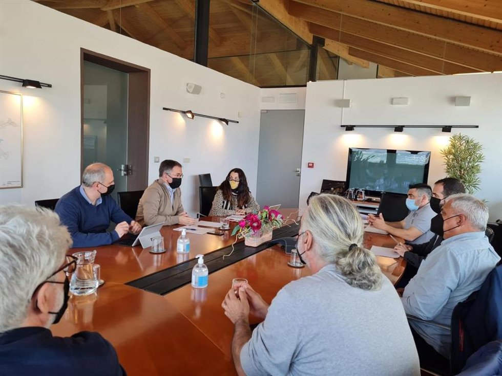 El Govern inicia contactos en Ibiza para abordar con el sector y las instituciones la nueva reglamentación del taxi