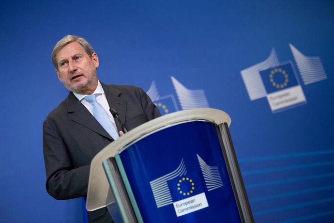 Archivo - HANDOUT - 22 December 2021, Belgium, Brussels: European Commissioner for Budget and Administration Johannes Hahn speaks during a press conference on the next generation of own resources at the EU headquarters in Brussels. Photo: Christophe Lic