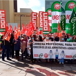 Protesta en el Torrecárdenas de Almería por la carrera profesionl para todas las categorías del SAS