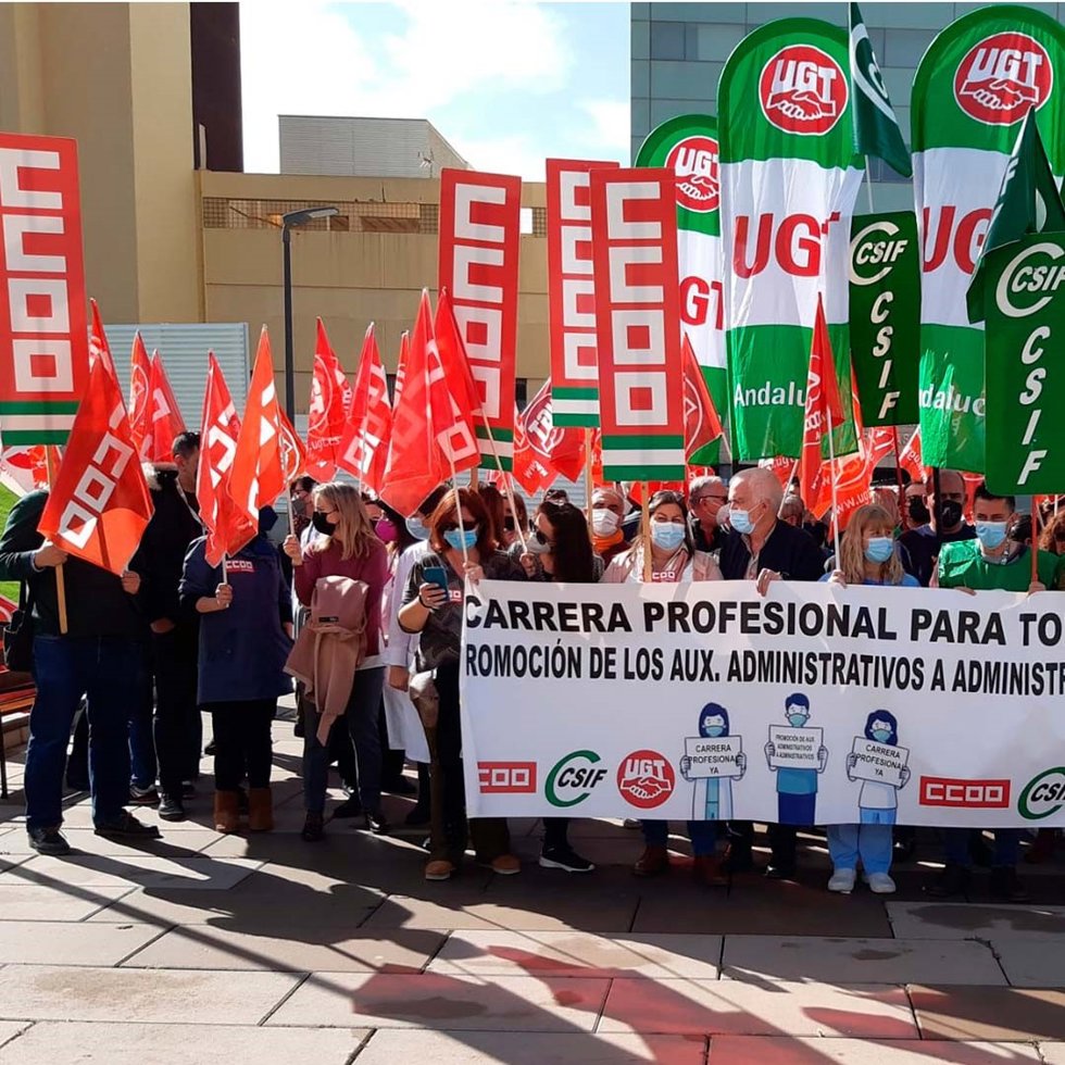Protesta en el Torrecárdenas de Almería por la carrera profesionl para todas las categorías del SAS