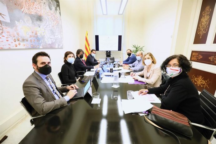 Reunió del Govern i els comuns per fer un seguiment de l'acord sobre els pressupostos de la Generalitat 2022.