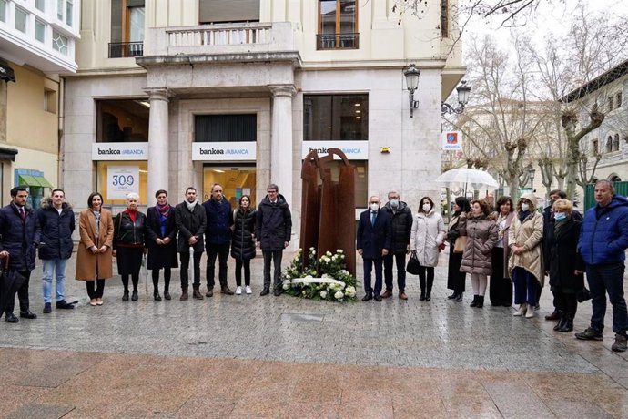 Las instituciones vascas homenajean a las víctimas del franquismo en el 85 aniversario de los fusilamientos de Azazeta
