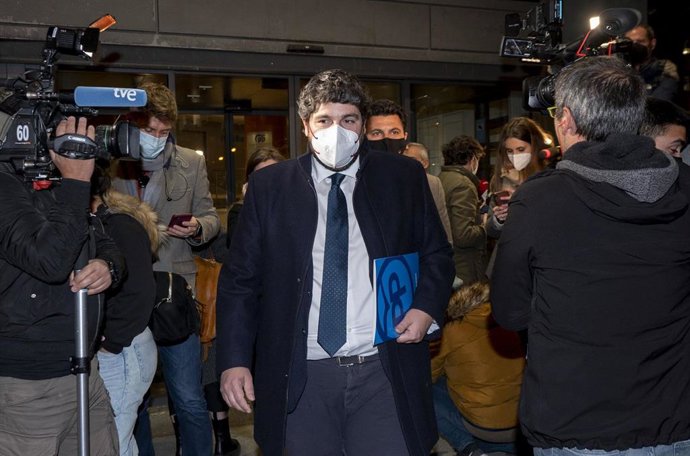 Archivo - El jefe del Ejecutivo murciano, Fernando López Miras, a su salida de la sede del partido en la calle Génova, para presidir la reunión del Comité Ejecutivo Nacional del Partido Popular, a 15 de febrero de 2022, en Madrid (España). La reunión se