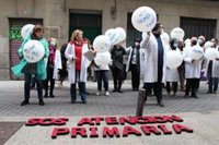 Médicos madrileños se concentran ante la Consejería por la falta de personal en AP y los despidos Covid